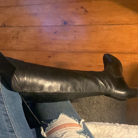 Stuart Weitzman - Picture 3 of 3